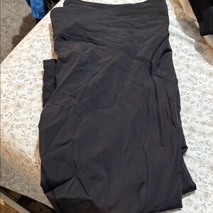 New without tags Lululemon leggings. Size 18. Has side pockets.